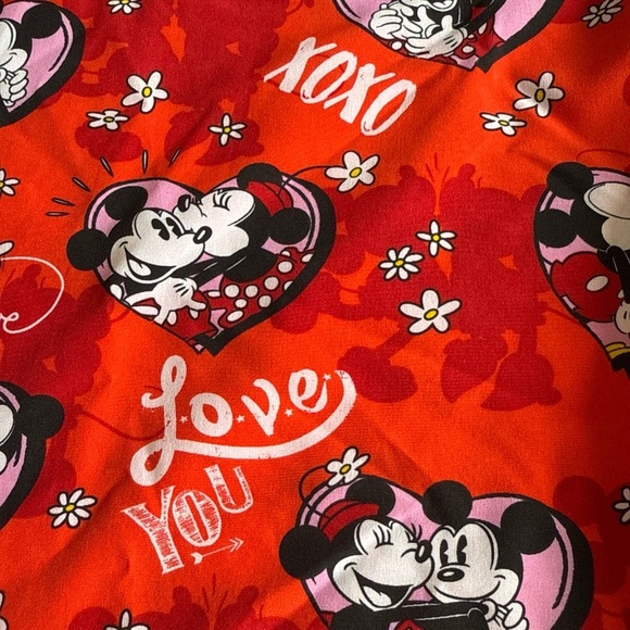 Scrubstar Womens Size Medium Valentines Disney Mickey Forever red Scrub Top NWT - Picture 6 of 6